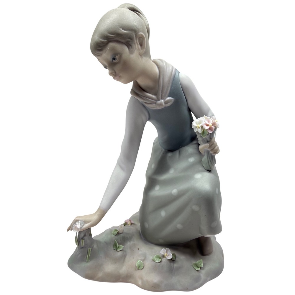 Lladro Girl Picking Flowers Porcelain Figurine Matte Finish Spain 5222